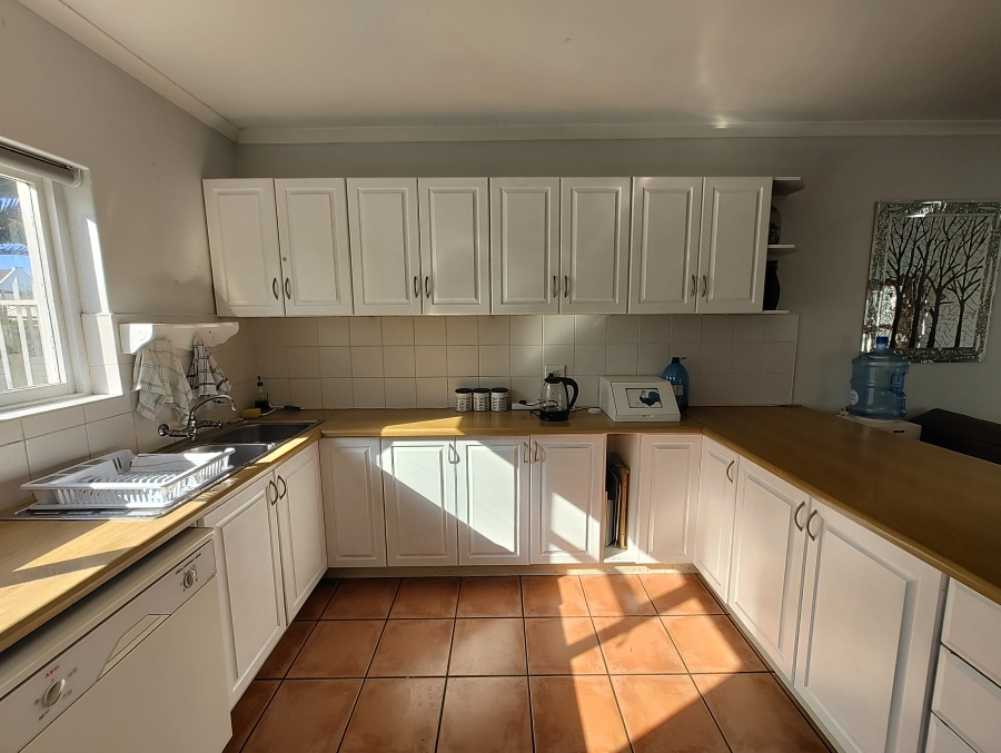 To Let 3 Bedroom Property for Rent in Stilbaai Wes Western Cape
